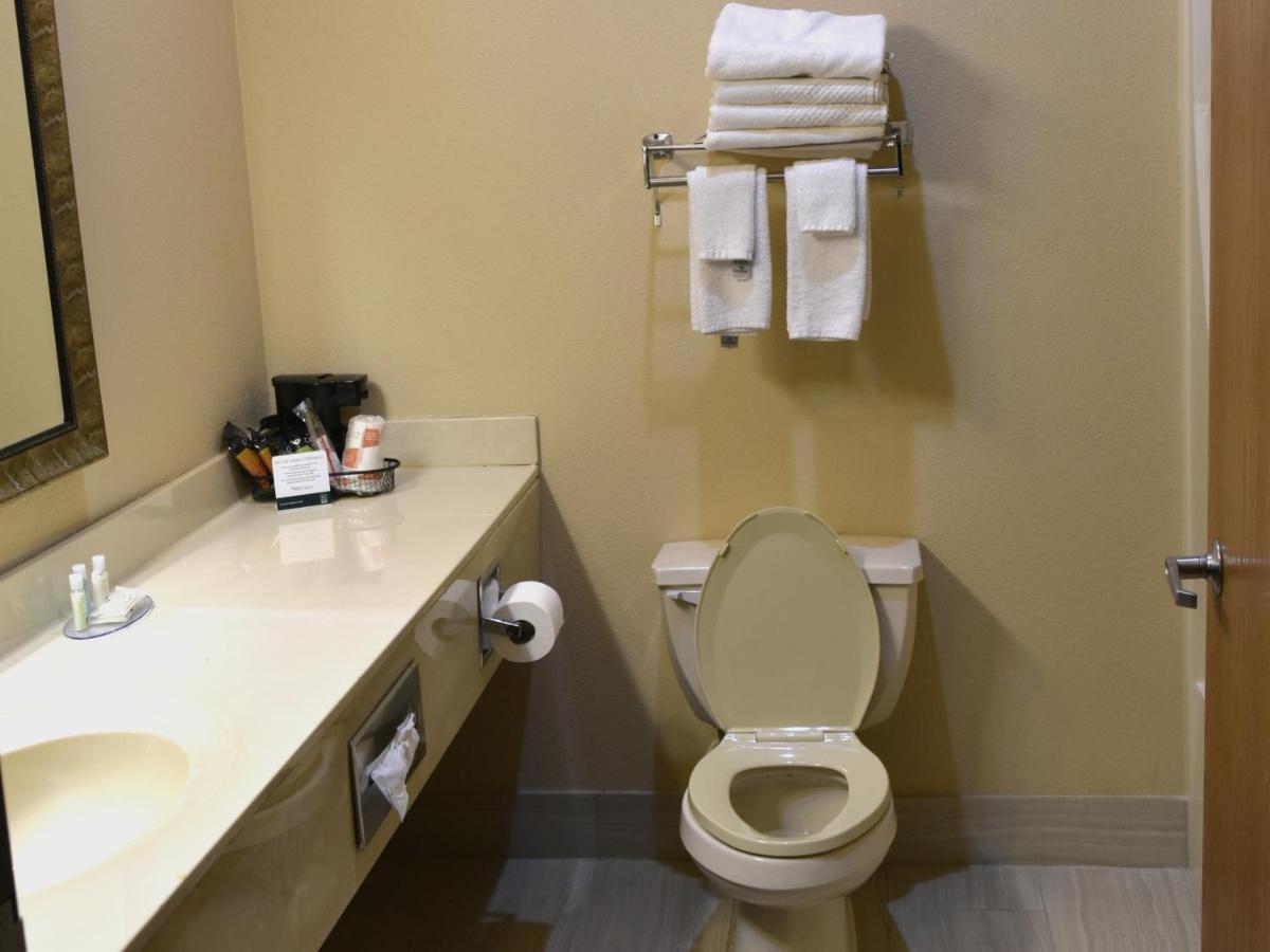 Quality Inn & Suites Brooks Louisville South Ngoại thất bức ảnh