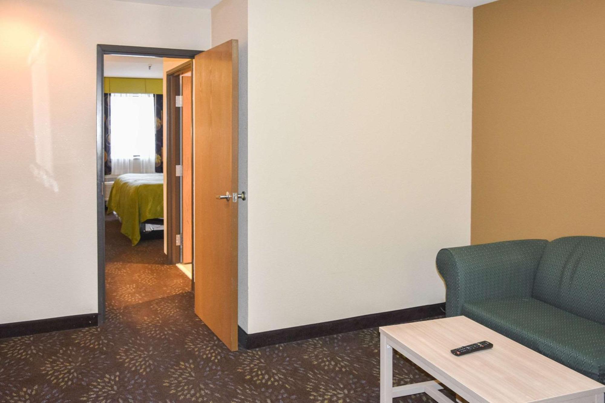 Quality Inn & Suites Brooks Louisville South Ngoại thất bức ảnh